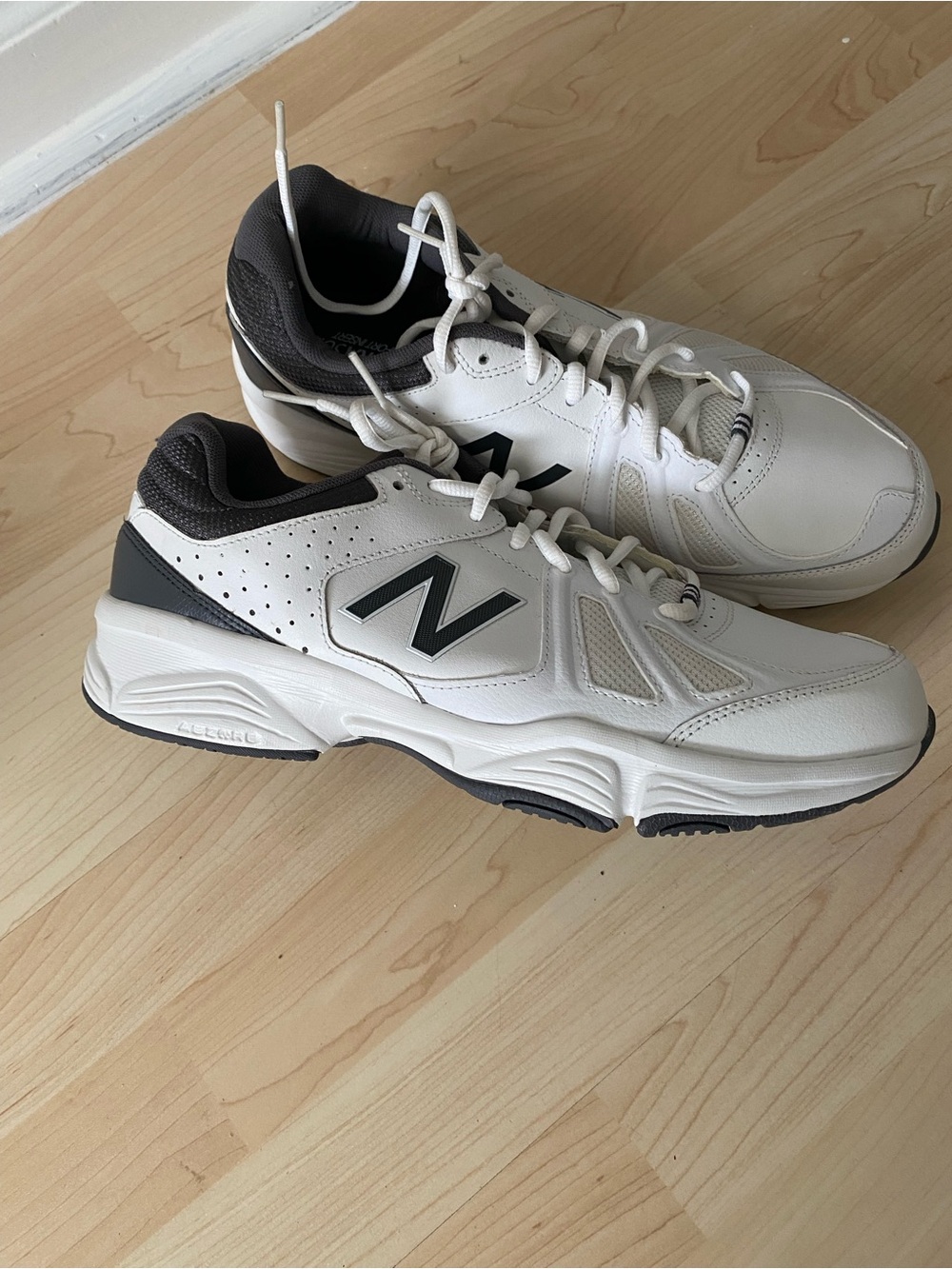 New Balance 519 Men's White and Black Athletic Sneakers Size 11